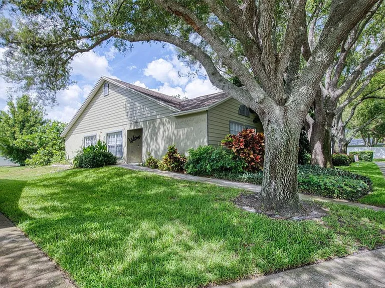 2390 Bentley Dr — Photo 41