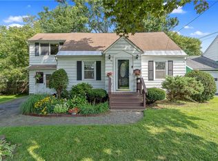 233 Melrose Dr, North Syracuse, NY 13212