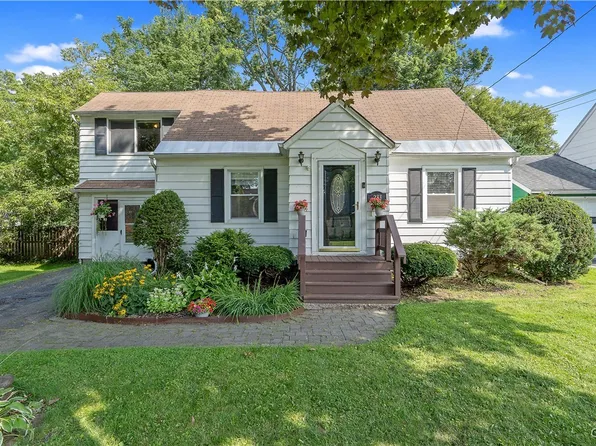 233 Melrose Dr, North Syracuse, NY 13212