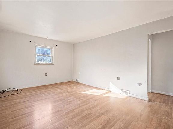 5th image of 3514 Dauphin Ave
