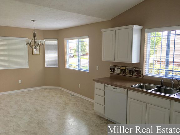 4th image of 326 E North St #22