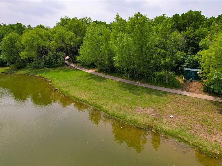 861 Countryside Way — Photo 33
