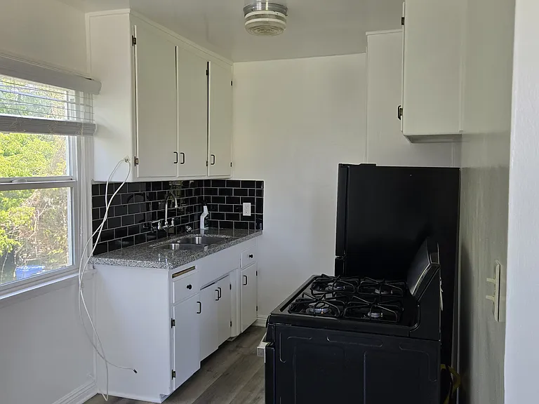 1728 6th Ave #1/2 — Photo 18