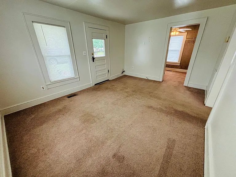 116 Lester St — Photo 2