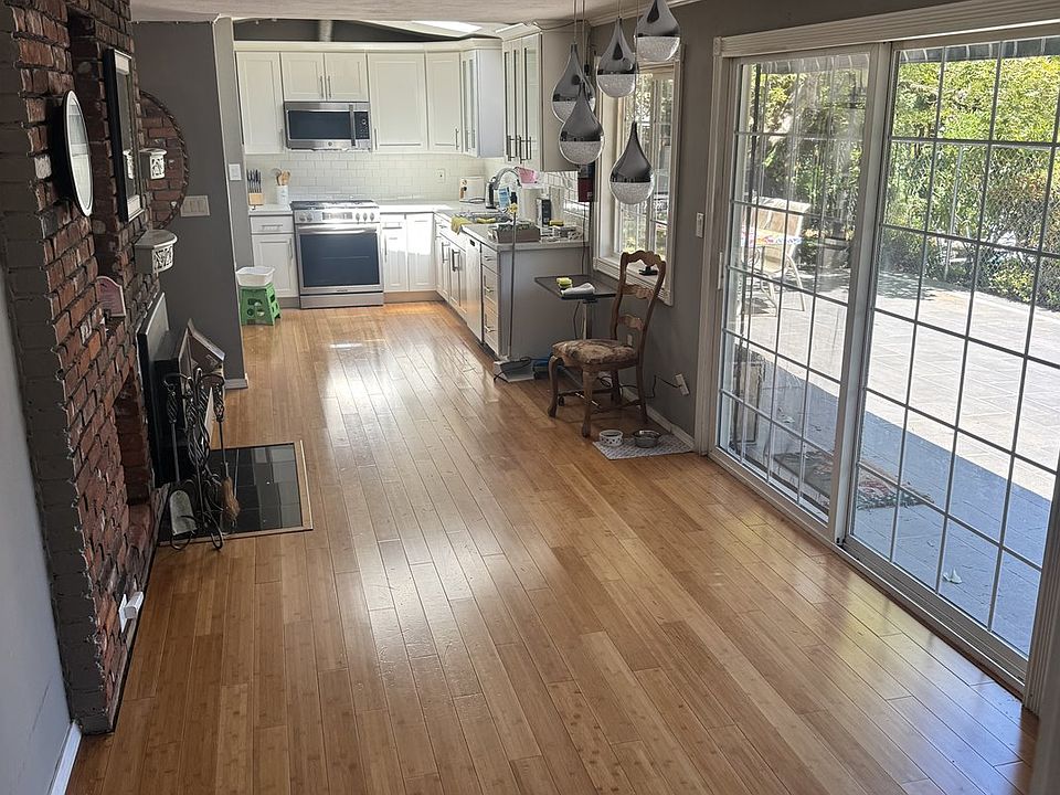 2nd image of 1818 SE 114th Pl