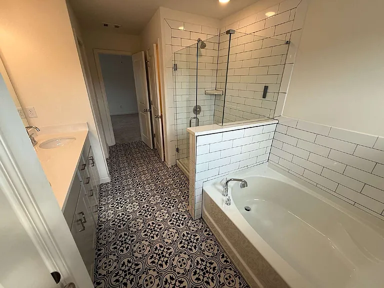 565 Morrow Ln SW #SW — Photo 3