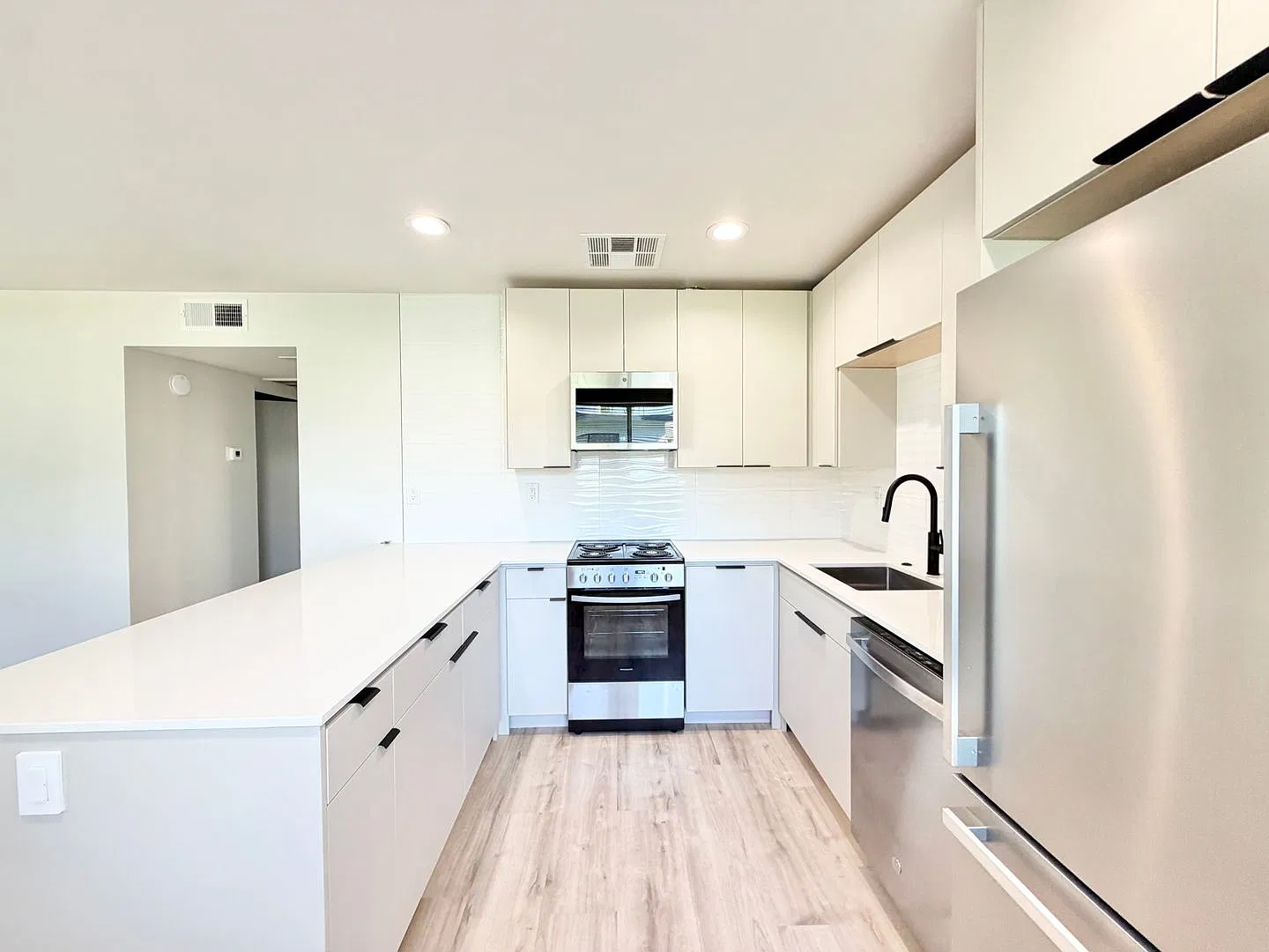 Available Now!! Recently Updated 2 Bedroom 2 Bathroom Apartment In Palm Springs! — Photo 1