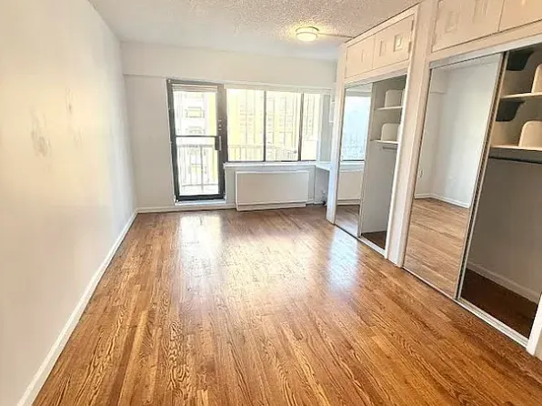 343 West 51st Street image 7 of 16