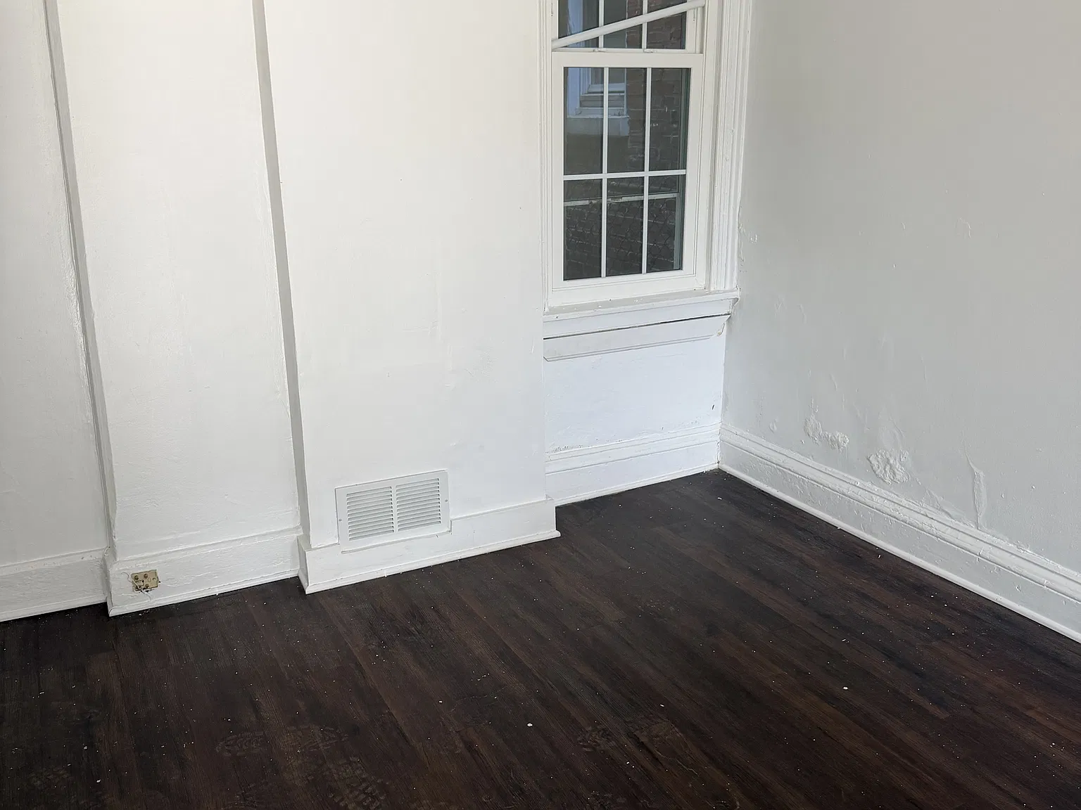 843 N Spruce St — Photo 3