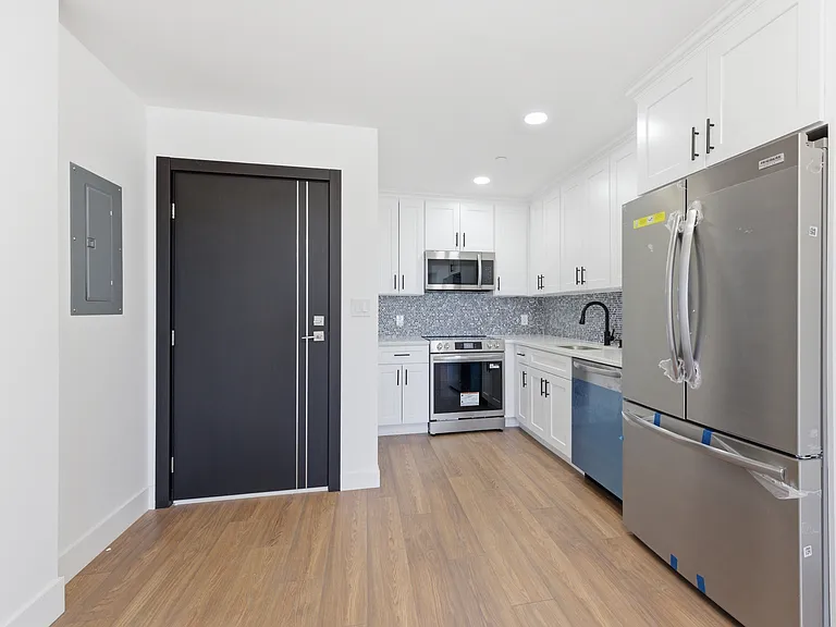 74 Broadway St #1B — Photo 2