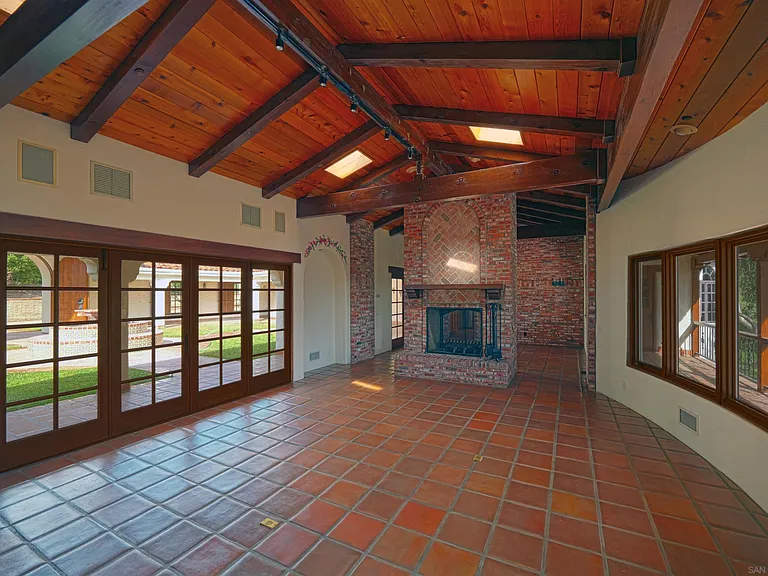 5443 Calzada Del Bosque — Photo 14