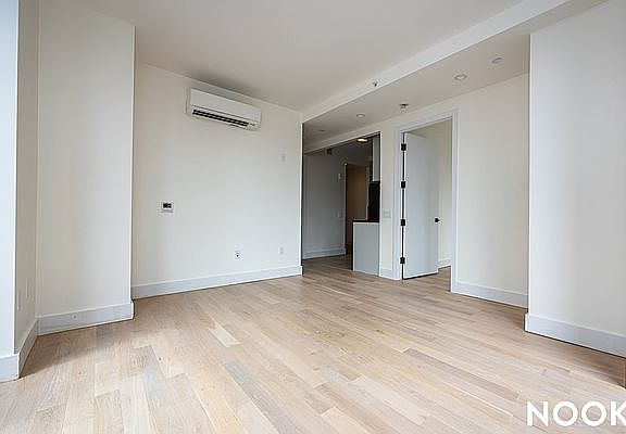 4th image of 250 Gold St #618