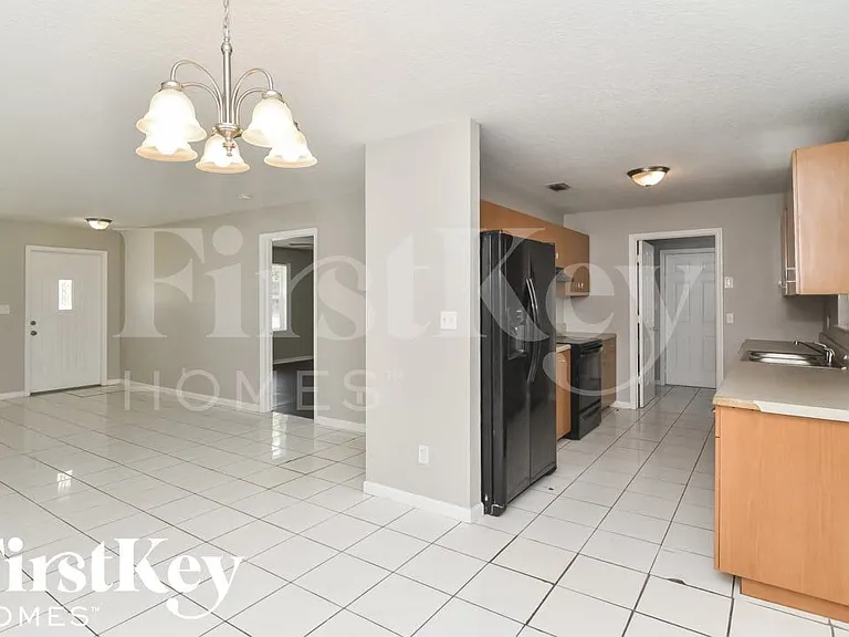 1204 NW 5th St — Photo 6