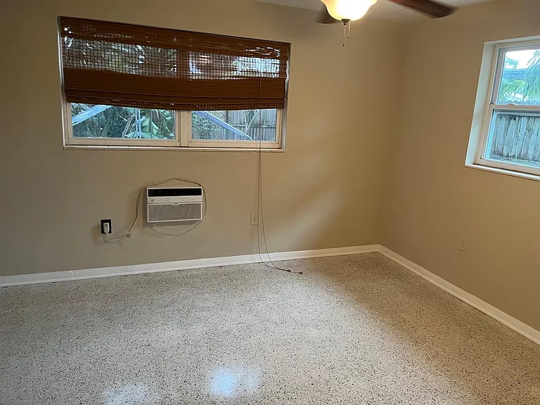 631 Lyndhurst St — Photo 8
