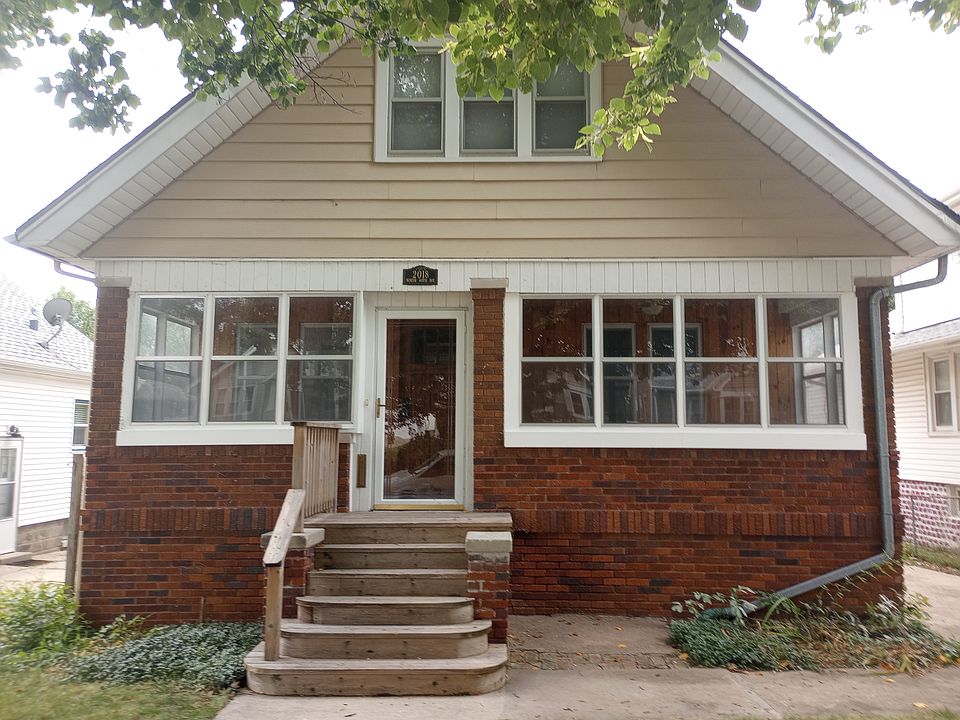 Warm welcoming home with many amenities, easy access to Blondo, and walking distance to the thriving Benson business district.