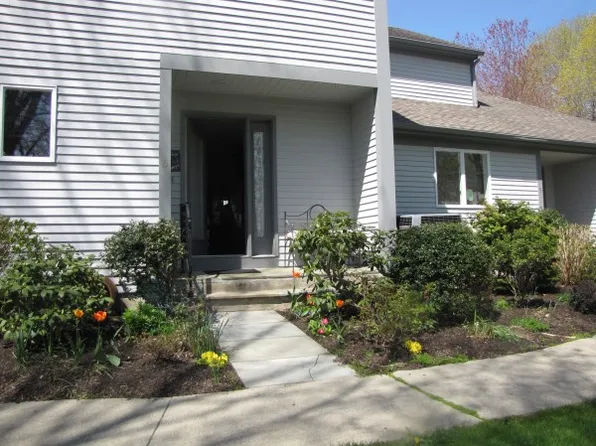 6 Whitehall Lndg, Mystic, CT 06355
