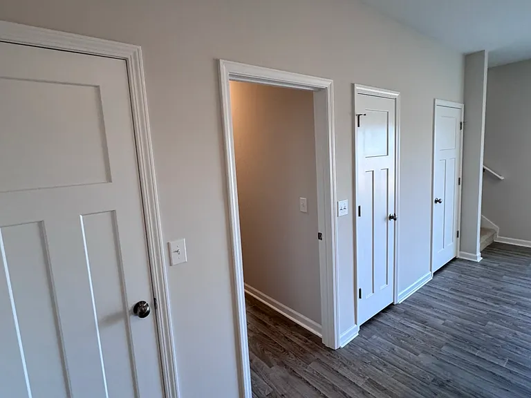1114 Crescent Moon Loop — Photo 3