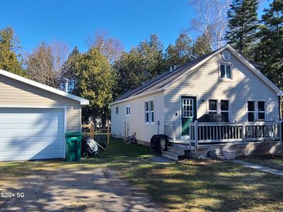 221 Pine Trl, Saint Ignace, MI, 49781