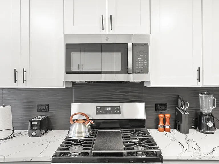 8S045 Hudson St — Photo 14
