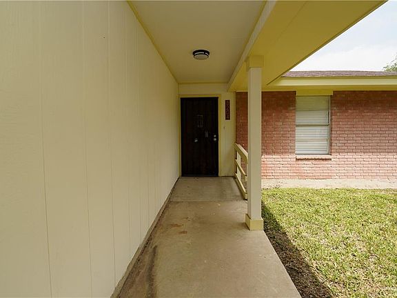 4th image of 3204 Sycamore Ave