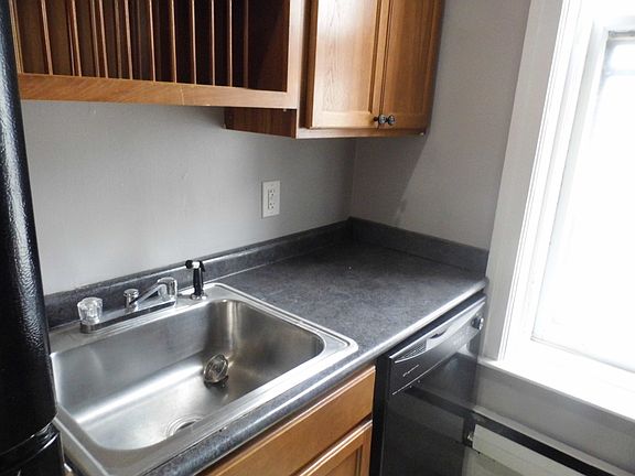 4th image of 765 Main St #6