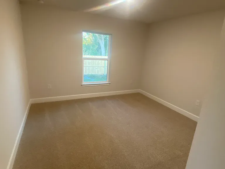 2593 Englewood Rd — Photo 14