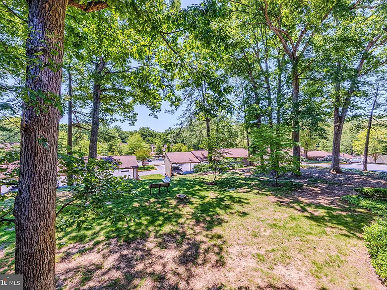 1643 Parkcrest Cir — Photo 29