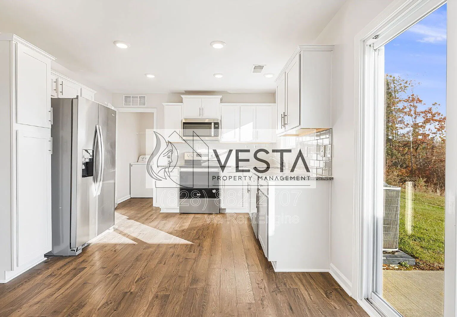 3 bed, 2.5 bath, 1375 sqft, $2,100 — Photo 4