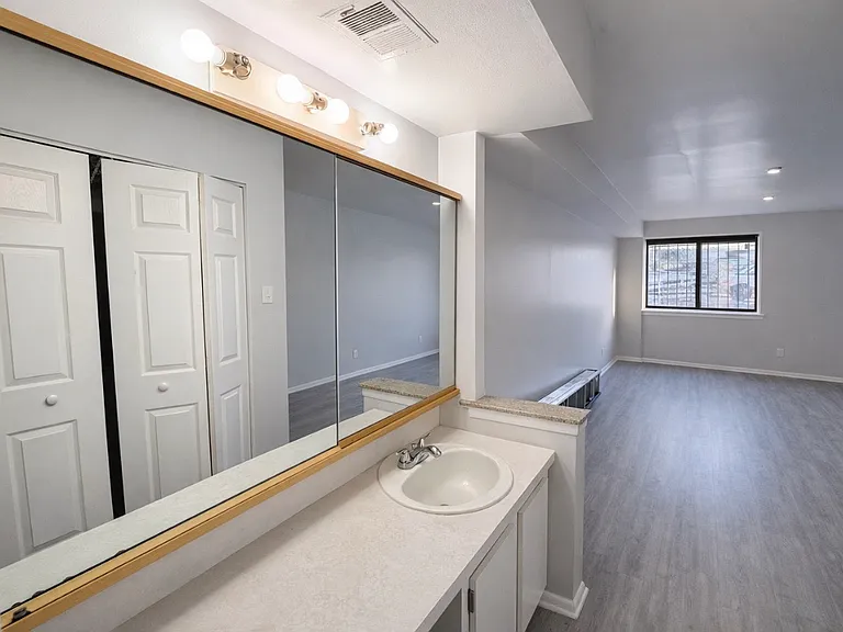 2538 Faunce St #A — Photo 4