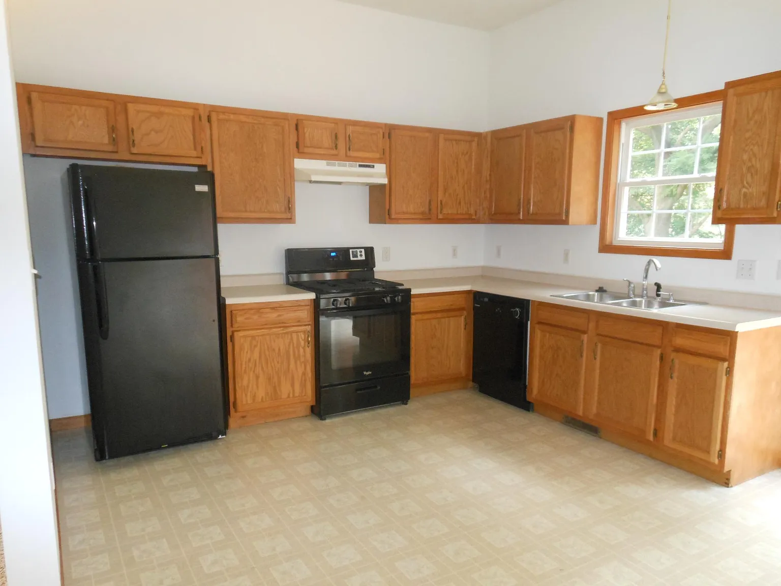 3 bed, 1525 sqft, $1,900 — Photo 4