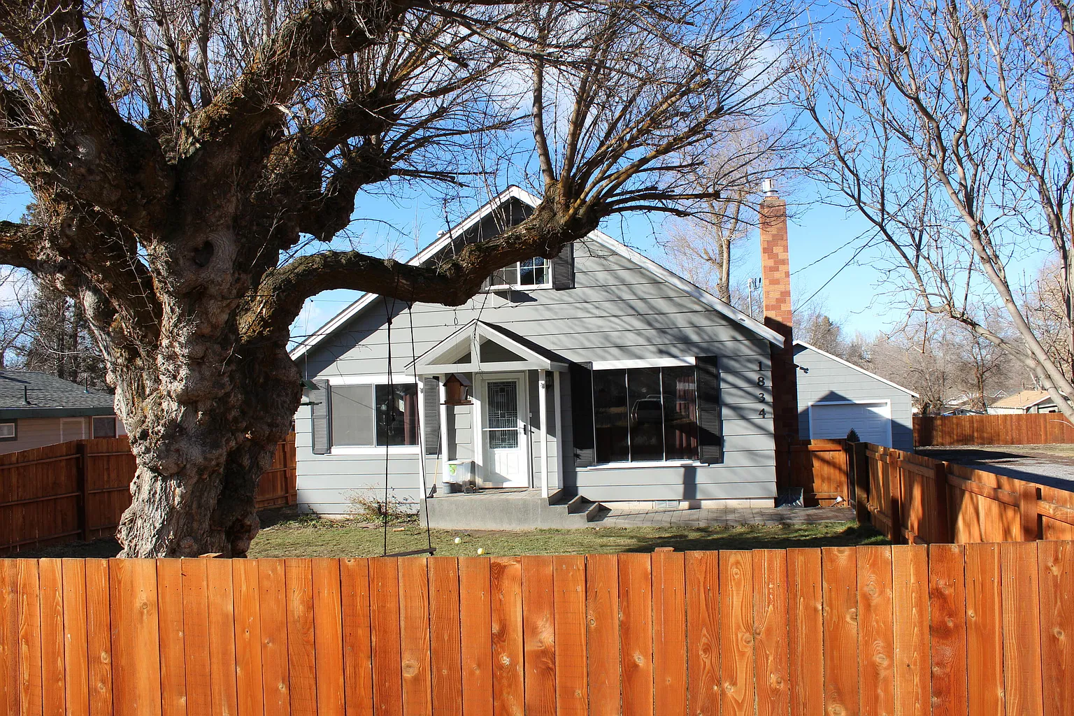 1834 Gary St photo 1