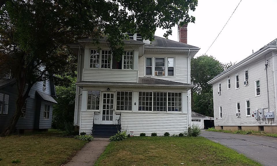 1st image of 927 West Blvd