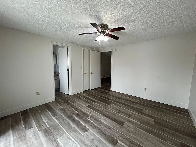 10th Street Square Apartments — Photo 37