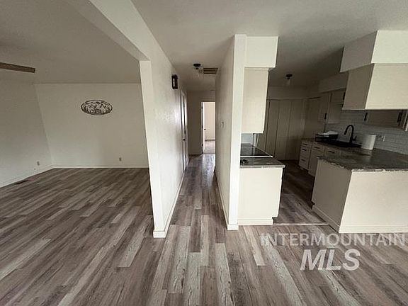5th image of 273 S West Ave