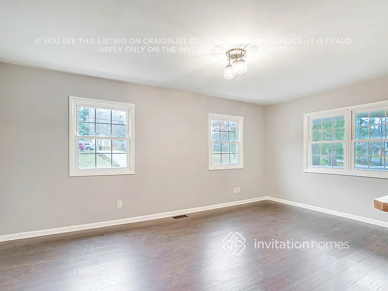 1100 Chatham Ln — Photo 6