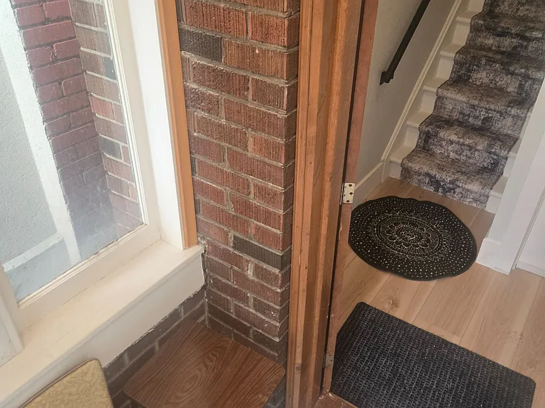 251 Silverthorn Ave #MAIN — Photo 6