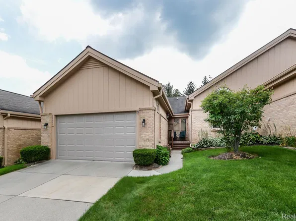35037 Red Pine Dr #116, Farmington, MI 48335