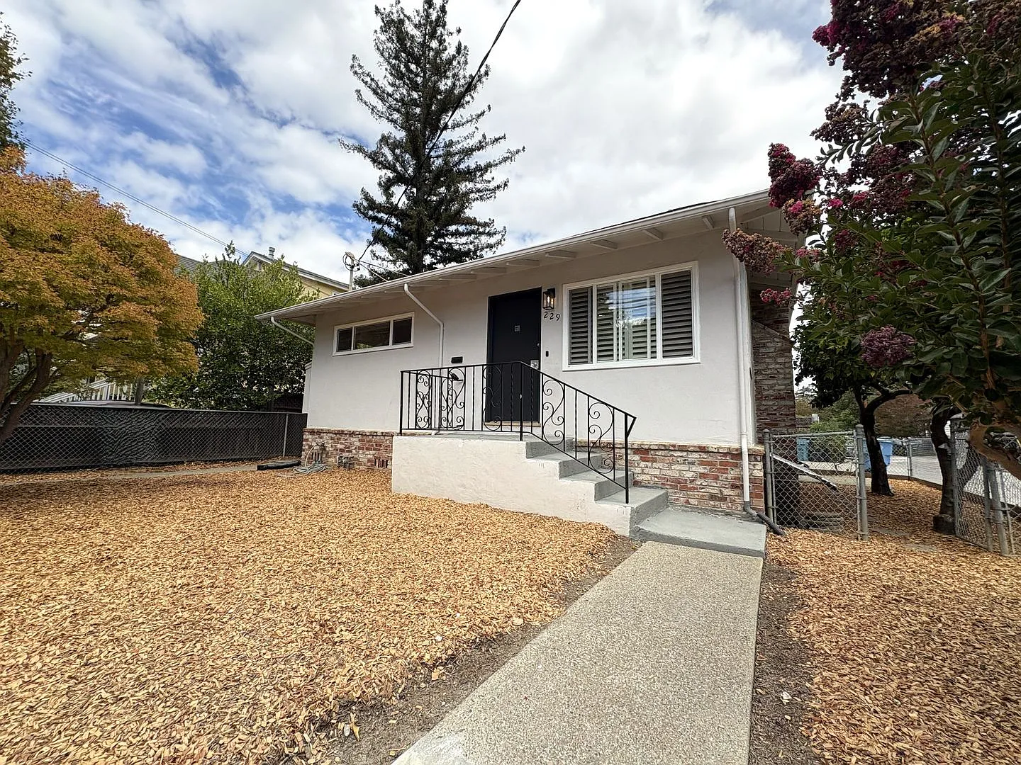 Beautifully Remodeled 1-Bedroom + Bonus Room in Prime Palo Alto Location! — Photo 1