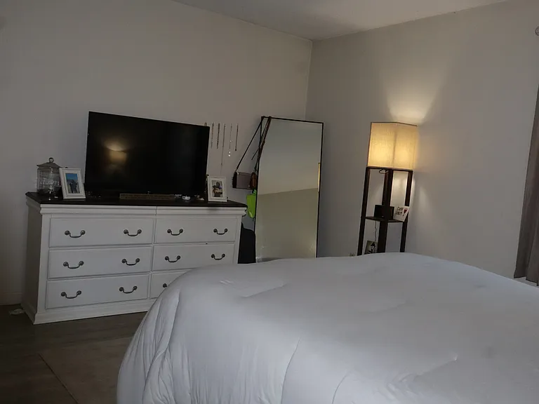 611 Nassau Dr — Photo 18