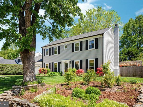 5515 Dunsmore Rd, Alexandria, VA 22315