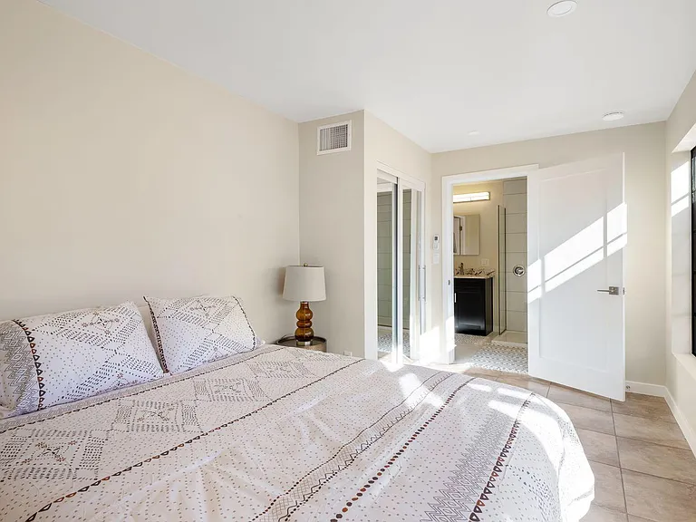 1322 E Miles St — Photo 19