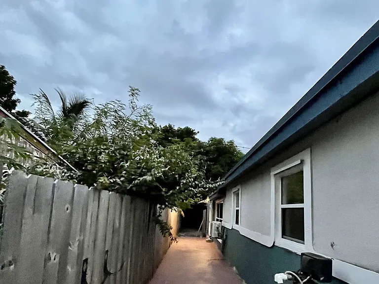 920 SW 29th Way #2/1 — Photo 17