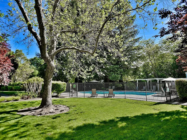476 Sycamore Cir — Photo 16