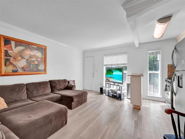 3245 Virginia St APT 15, Miami, FL 33133