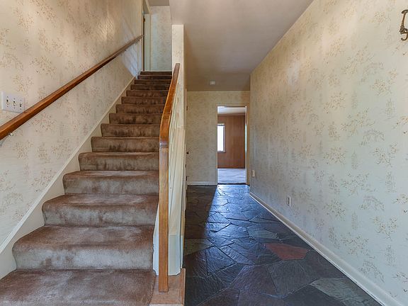 4th image of 2433 Alta Vista Ave