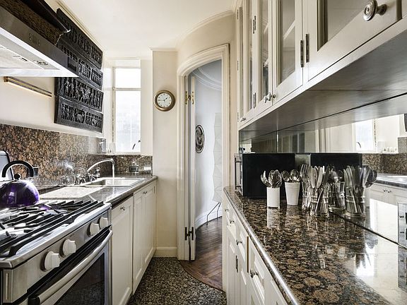 4th image of 17 W 54th St APT 9D