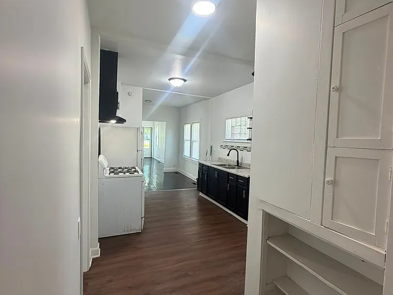 2435 Diamond Ave — Photo 8