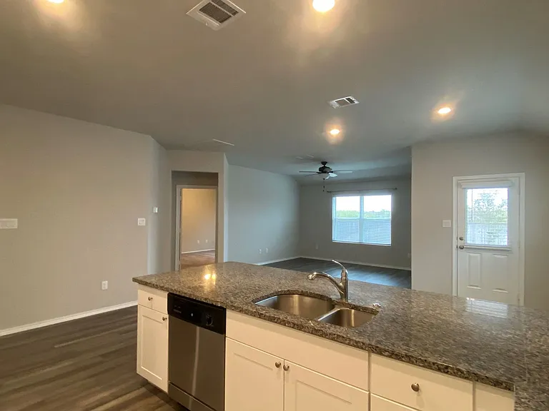 10410 Waverunner — Photo 15