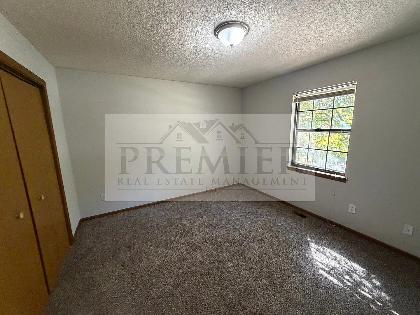 2 Bd / 2 Ba W/ Finished Basement - 1008 Ne 2nd St, Blue Springs, Mo Duplex $1650-Rent - On A Nice... — Photo 4