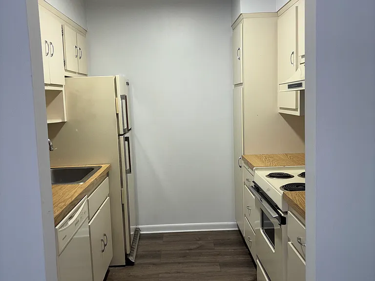 164 Union St #2E — Photo 10
